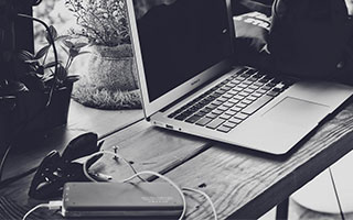 半岛体育活动-曼城主场大胜，勇夺欧冠四强的辉煌瞬间