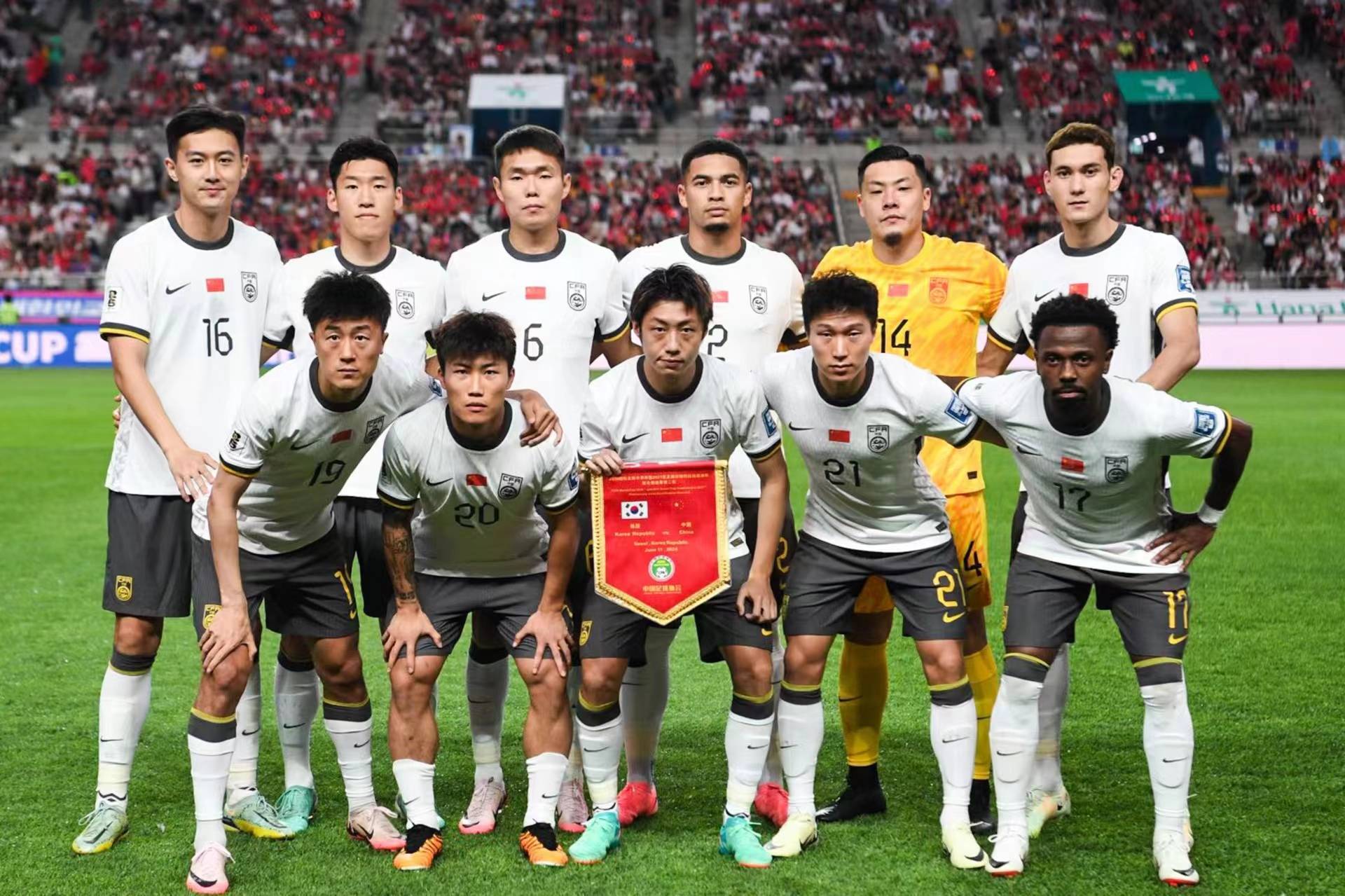 国家队球员展现出色实力,成功晋级比赛 国家队球员展现出色实力,成功晋级比赛