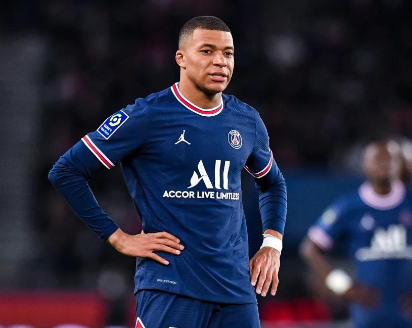 关于巴黎圣日耳曼经验不足，遭受打击的信息