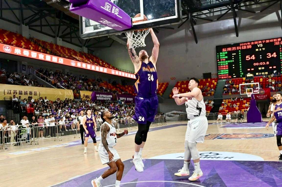 篮球联赛新赛季开幕式精彩绝伦，明星云集的简单介绍