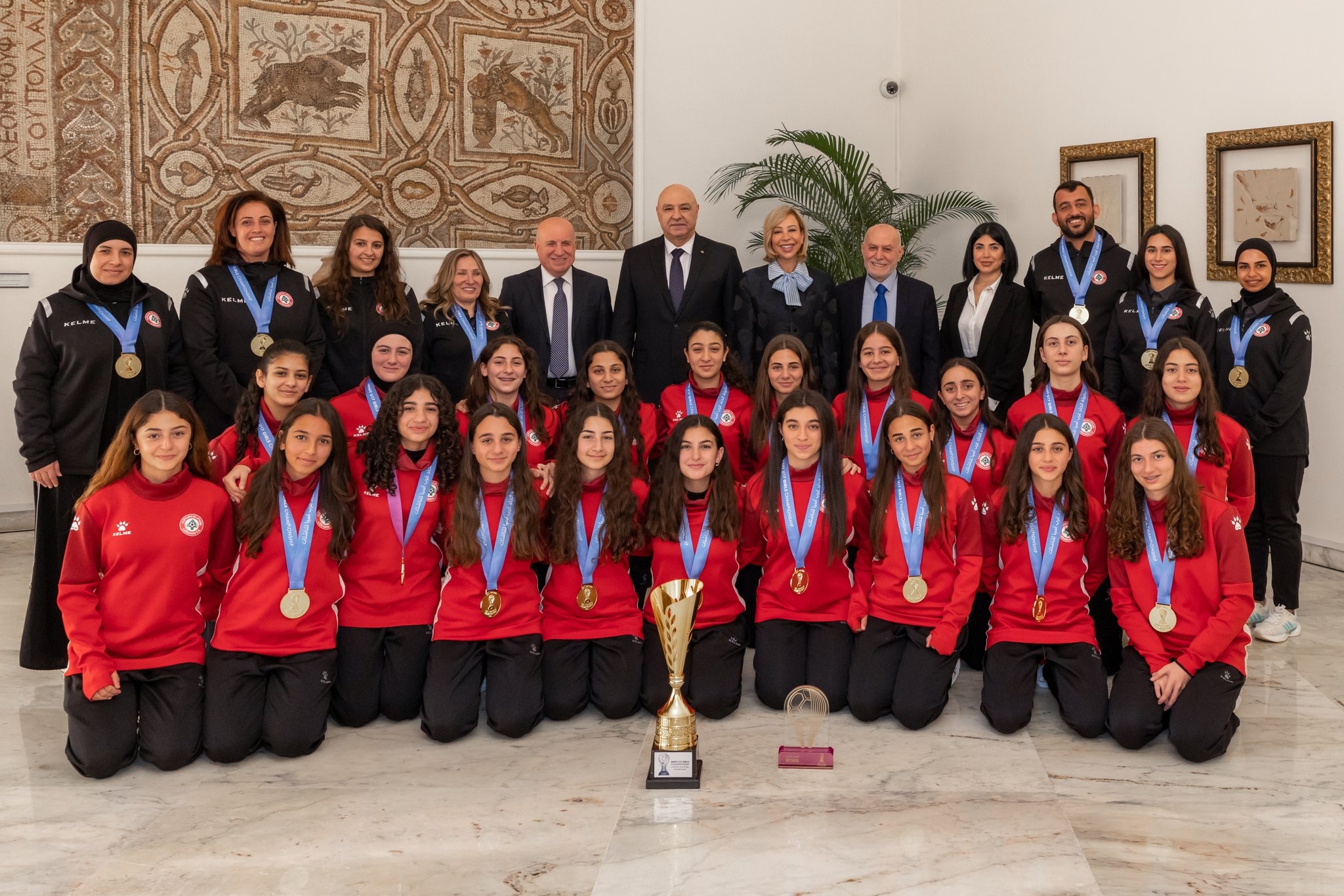 半岛体育视频-关于女足全球锦标赛闭幕，球员共同欢庆的信息