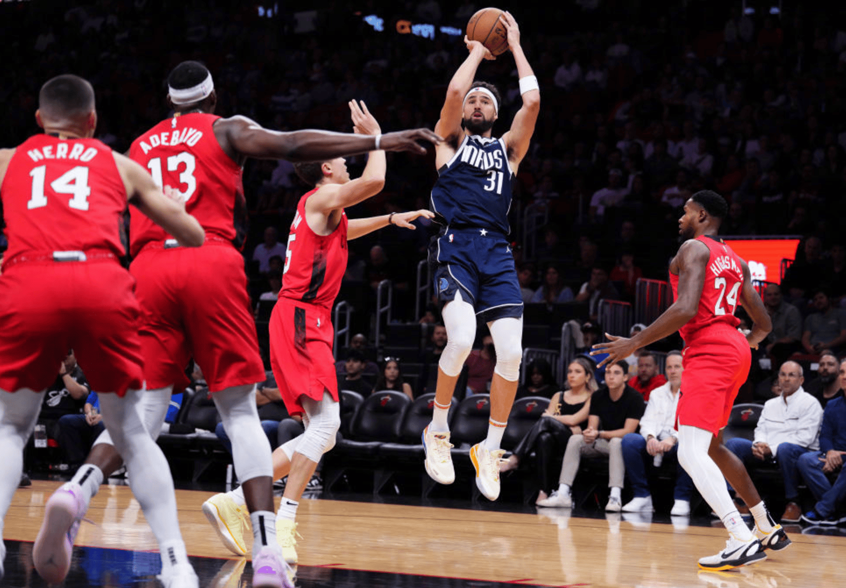 半岛体育娱乐-小牛队主场胜利，晋级季后赛首轮的简单介绍