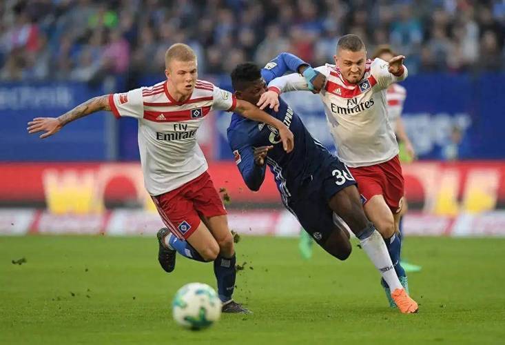 半岛体育教练-斯图加特中场球员意外爆发，助球队取胜