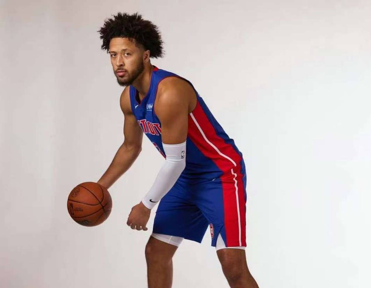 猛龙队联手新教练备战季后赛，迎接挑战