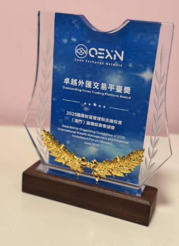 包含智利队中场球员被授予最佳球员奖，表现卓越的词条