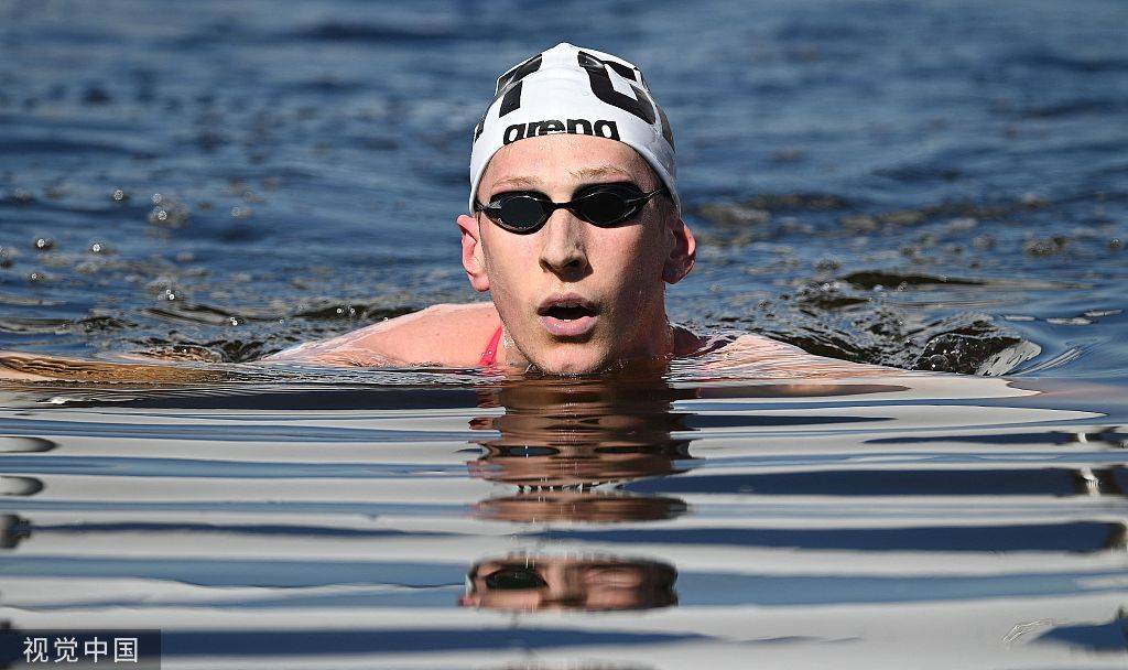 俄罗斯选手创造新纪录,夺得游泳金牌 俄罗斯选手创造新纪录,夺得游泳金牌