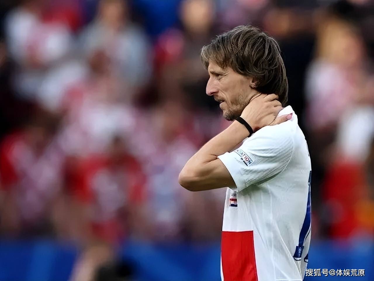 半岛体育平台-包含瑞士队失利淘汰，球迷失望且期待未来的词条