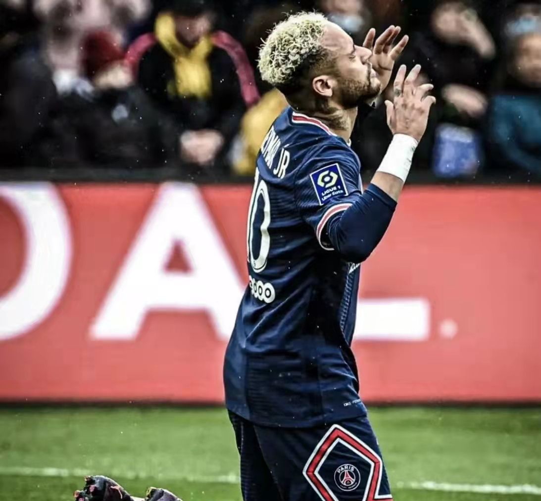 包含萨索洛再次遭遇平局，保级压力不减的词条