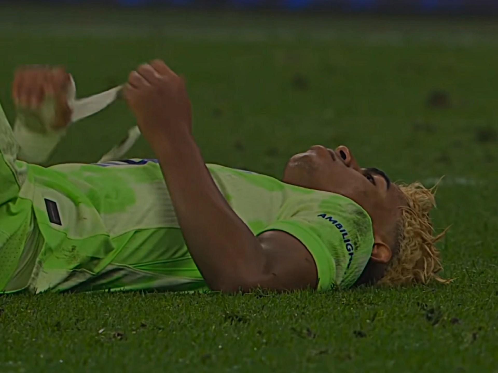 包含巴萨悲剧惊人连败积分榜再滑的词条