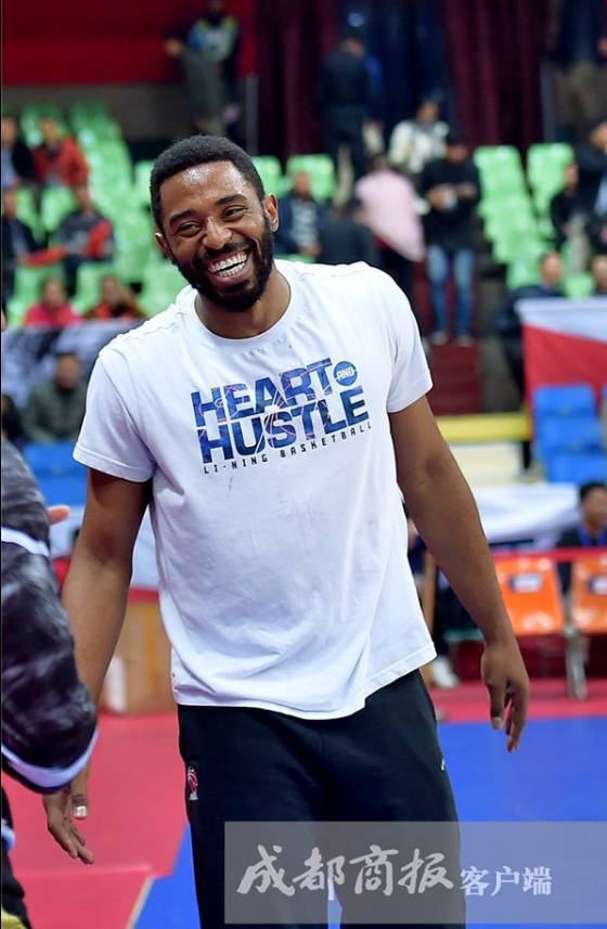 名篮球手遭遇伤病艰难复出之路的简单介绍