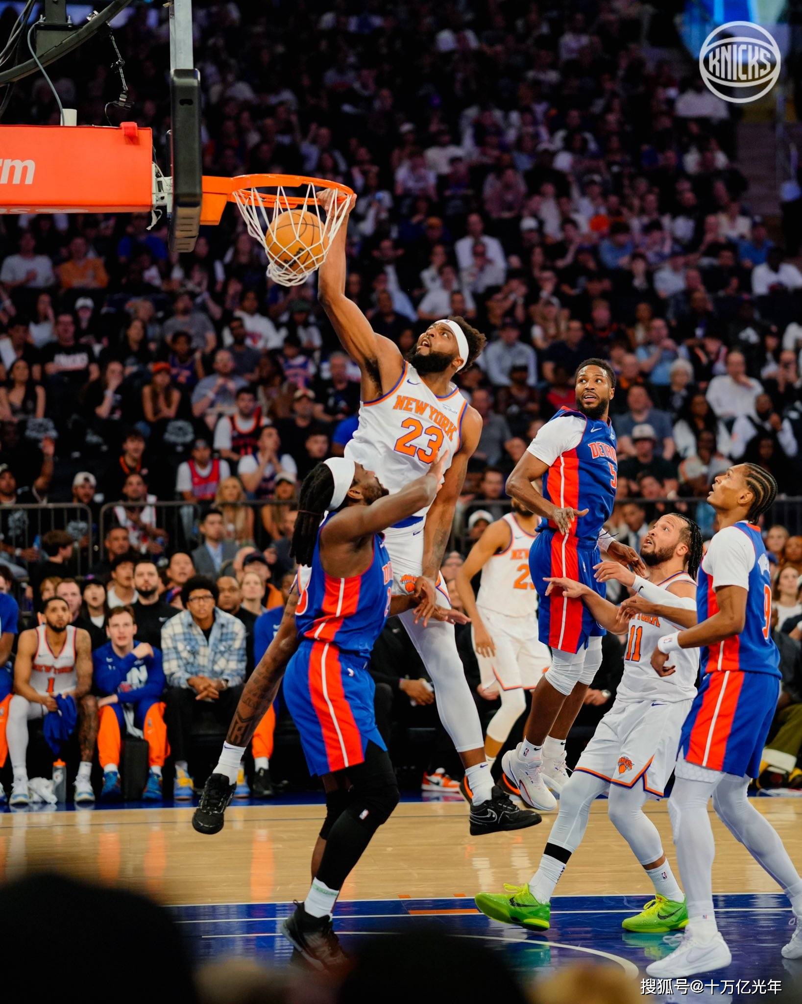 篮球巨星砍分破纪录，激情对决盛大上演的简单介绍