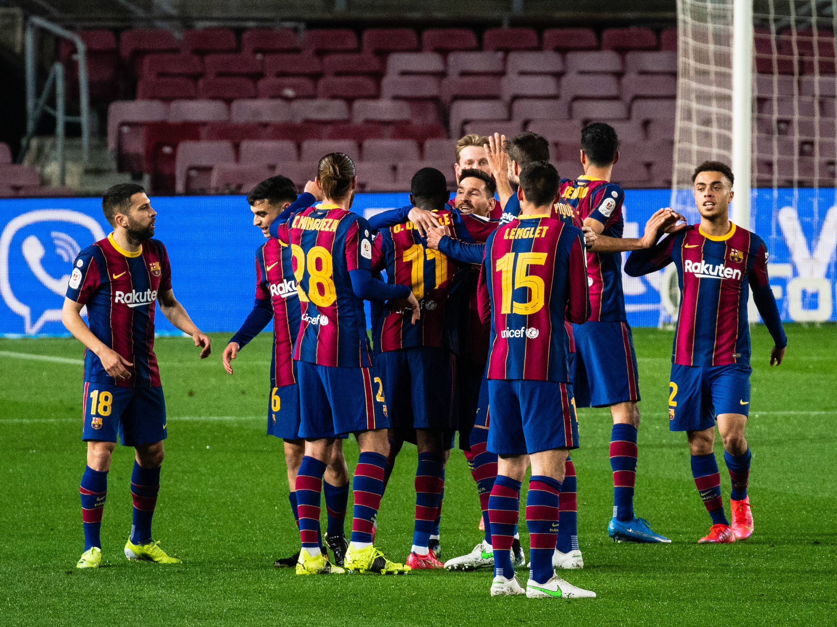 西班牙足球比赛：巴塞罗那队取得胜利