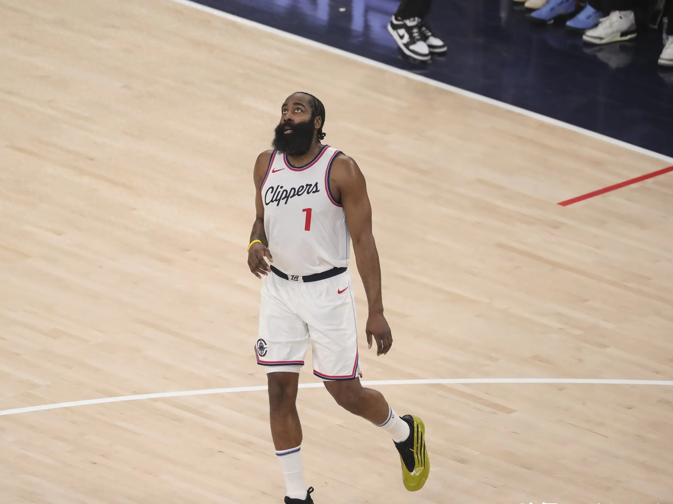 火箭主场力克快船，实现三连胜