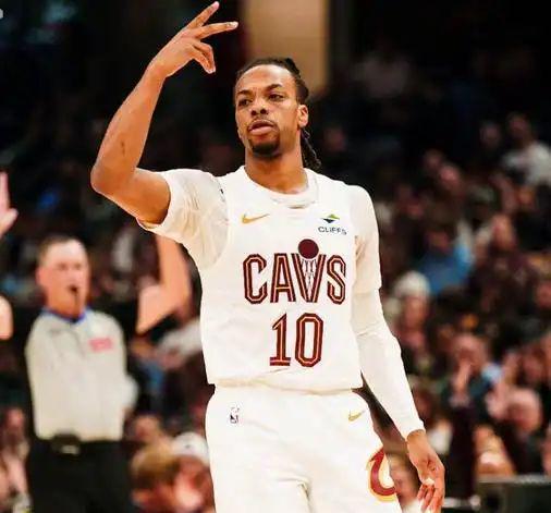 半岛体育登录入口-快船主场击败凯尔特，卷土重来取得胜利